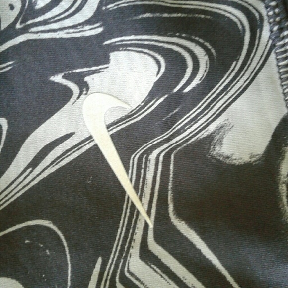 NWT Nike epic lux tight fit crops size S - Picture 5 of 6